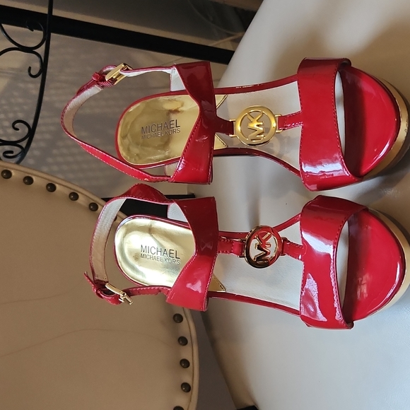 Shoes - Picture 1 of 4